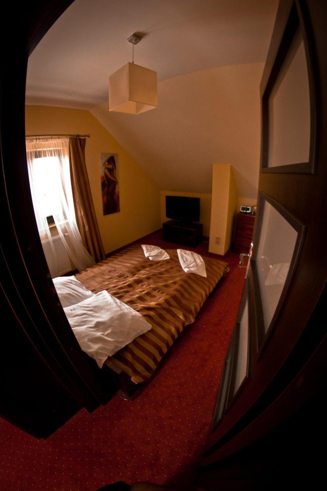 Dwa Bratanki Hotel Rzeszow Exterior photo
