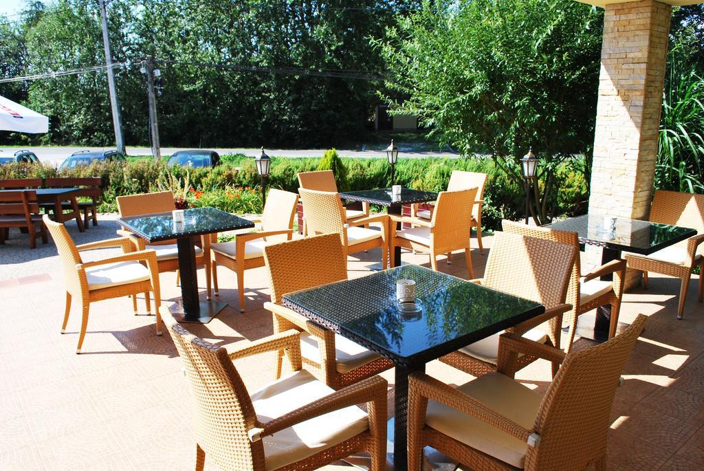 Dwa Bratanki Hotel Rzeszow Exterior photo