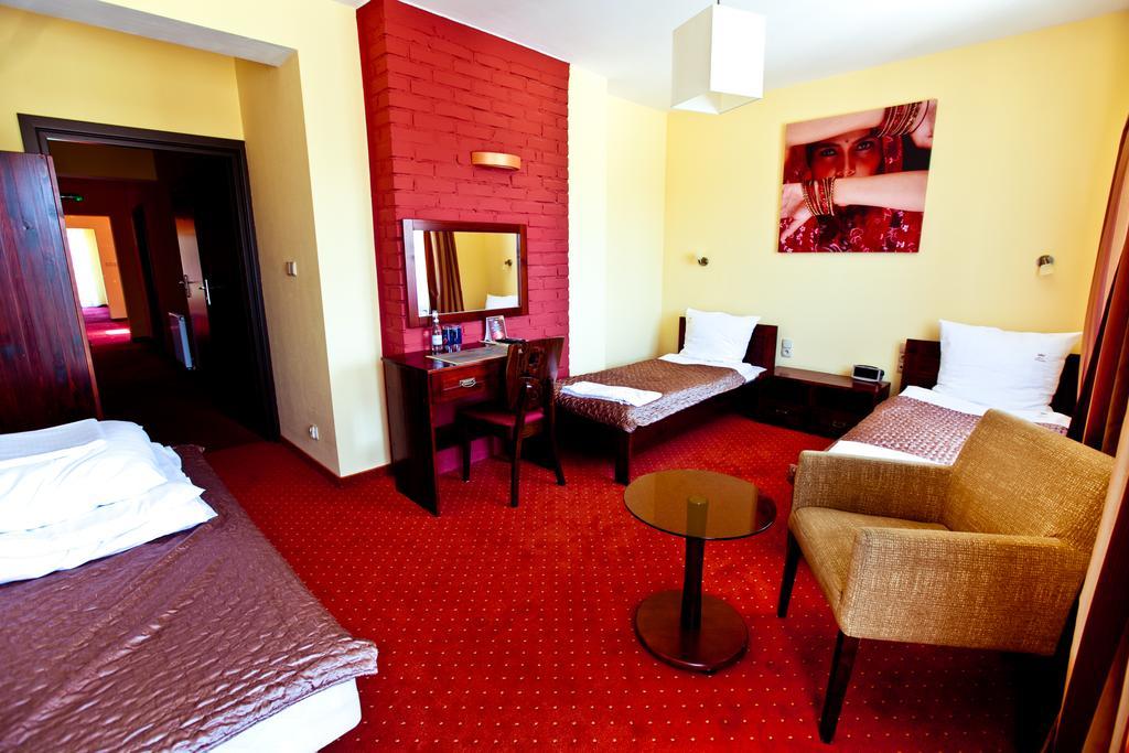 Dwa Bratanki Hotel Rzeszow Exterior photo