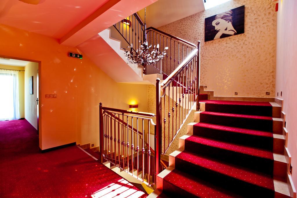 Dwa Bratanki Hotel Rzeszow Exterior photo